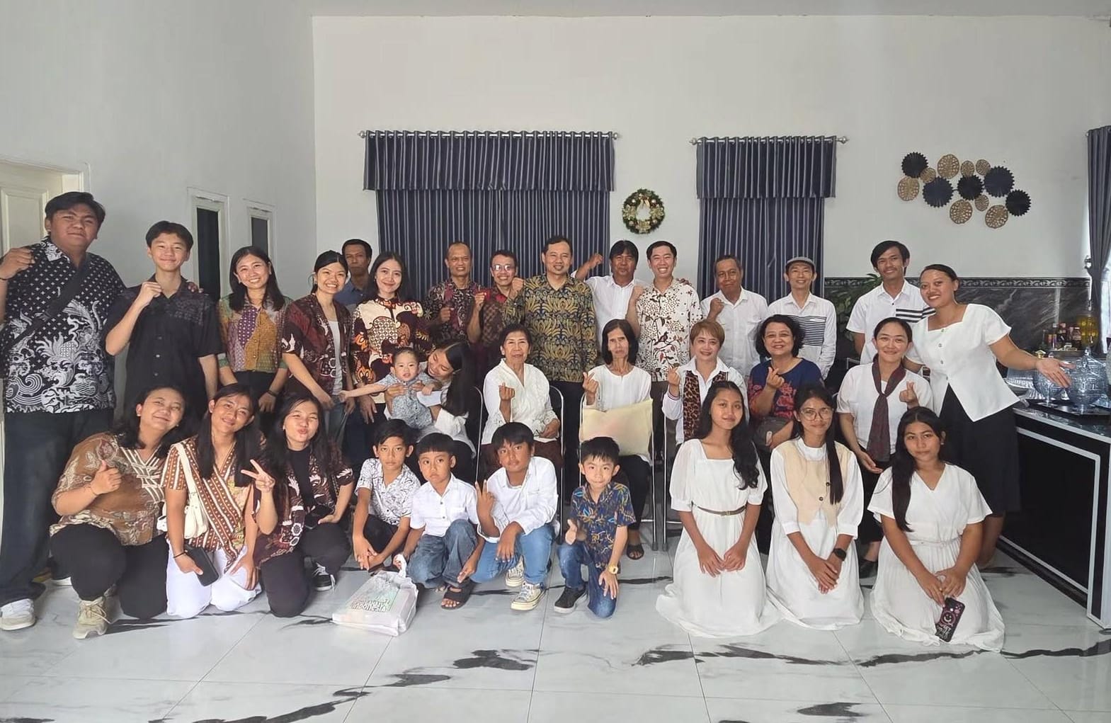 Jemaat BMC Malang dalam ibadah bersama
